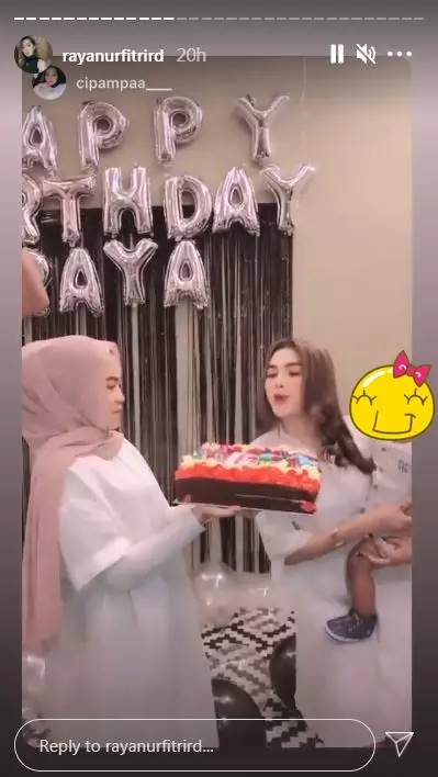 Ulang tahun Raya Kitty ke-27 © Instagram