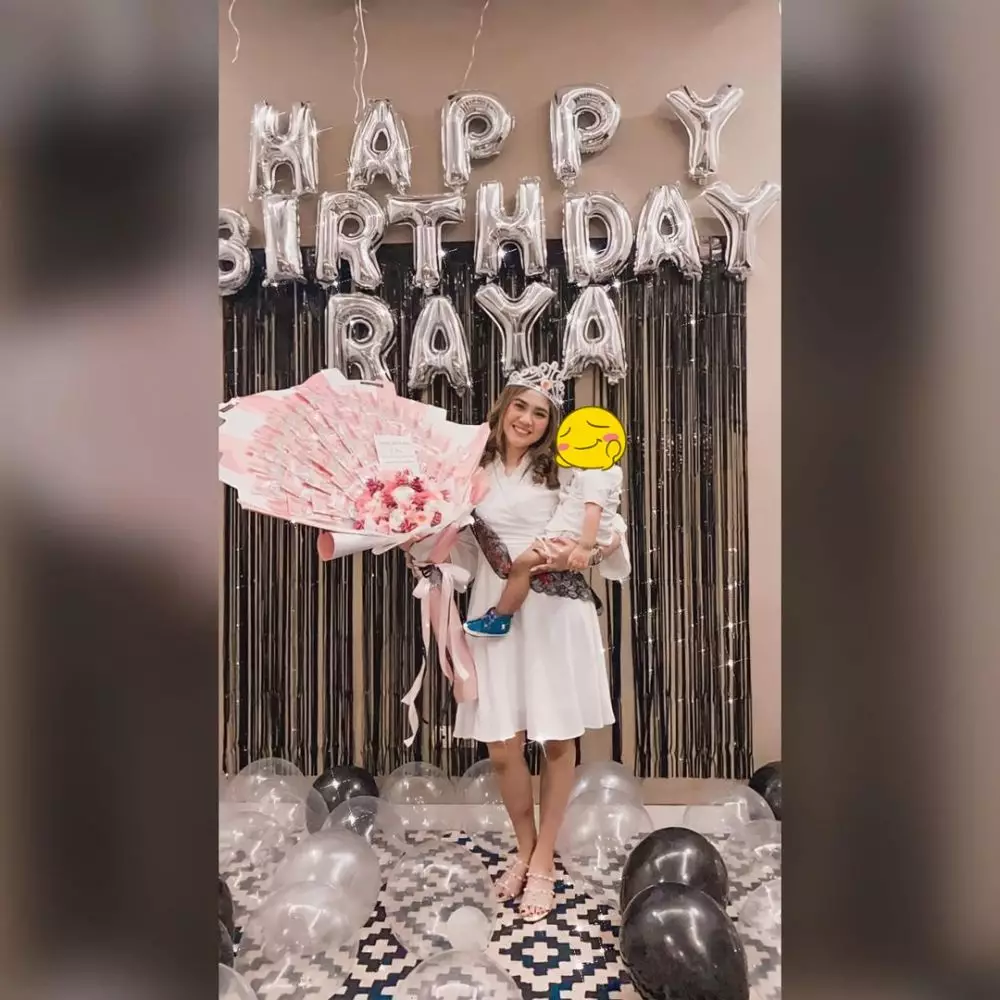 Ulang tahun Raya Kitty ke-27 © Instagram