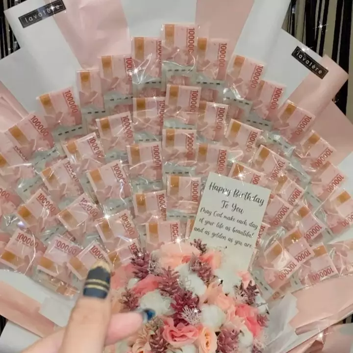 Ulang tahun Raya Kitty ke-27 © Instagram