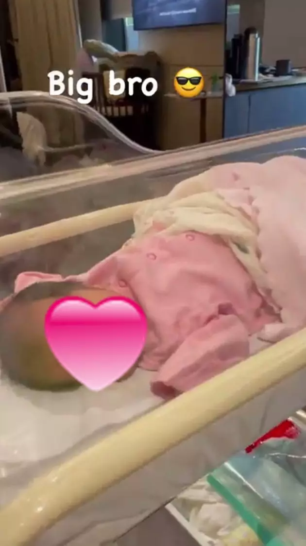 Momen Adinda Bakrie pasca melahirkan © Instagram Momen Adinda Bakrie pasca melahirkan © Instagram