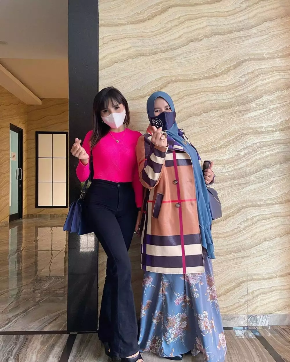 Eva dan Rohimah sahabatan © Instagram