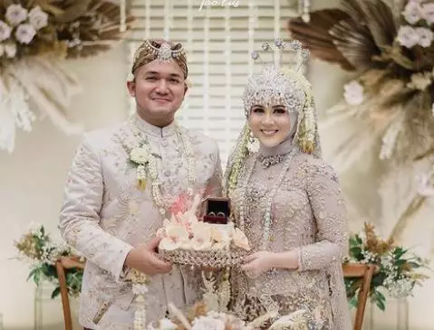 Kesha Adhi pacaran hingga nikah © Instagram Kesha Adhi pacaran hingga nikah © Instagram