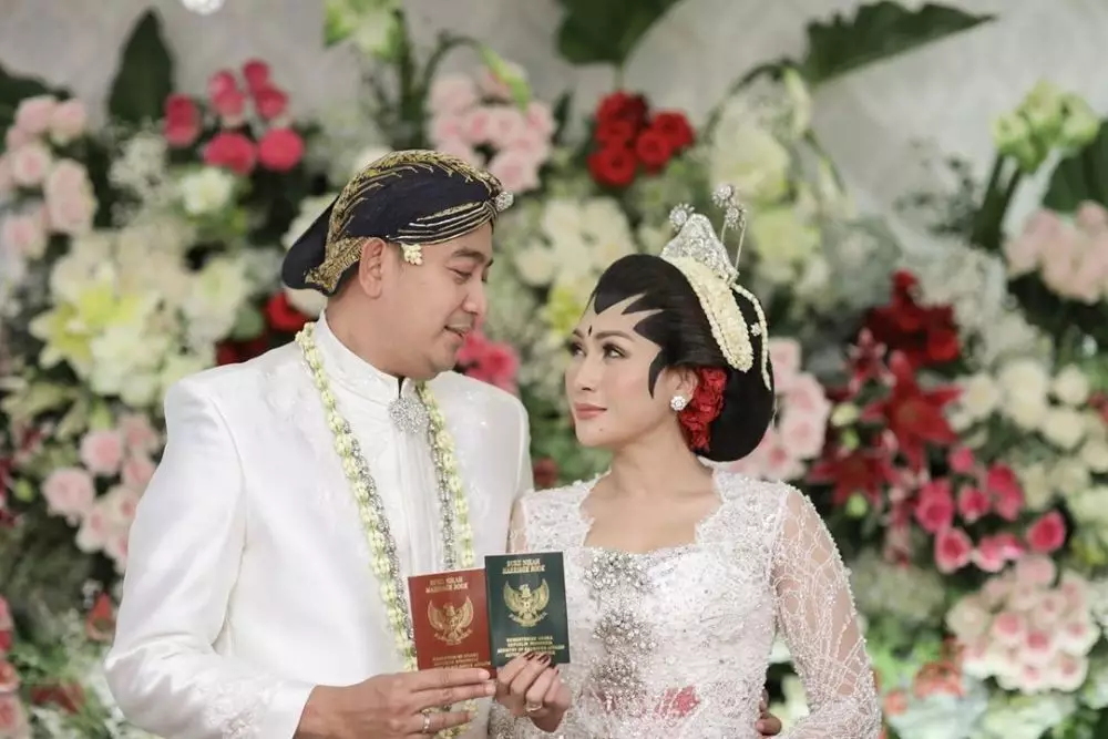 penyanyi cantik saat pakai baju pengantin Jawa Instagram