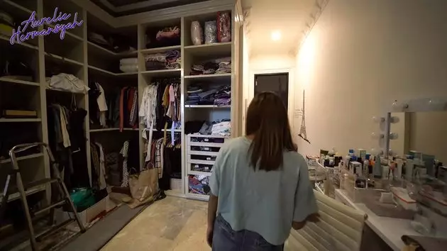 Aurel siap pindahan rumah © 2021 brilio.net Aurel siap pindahan rumah © 2021 brilio.net