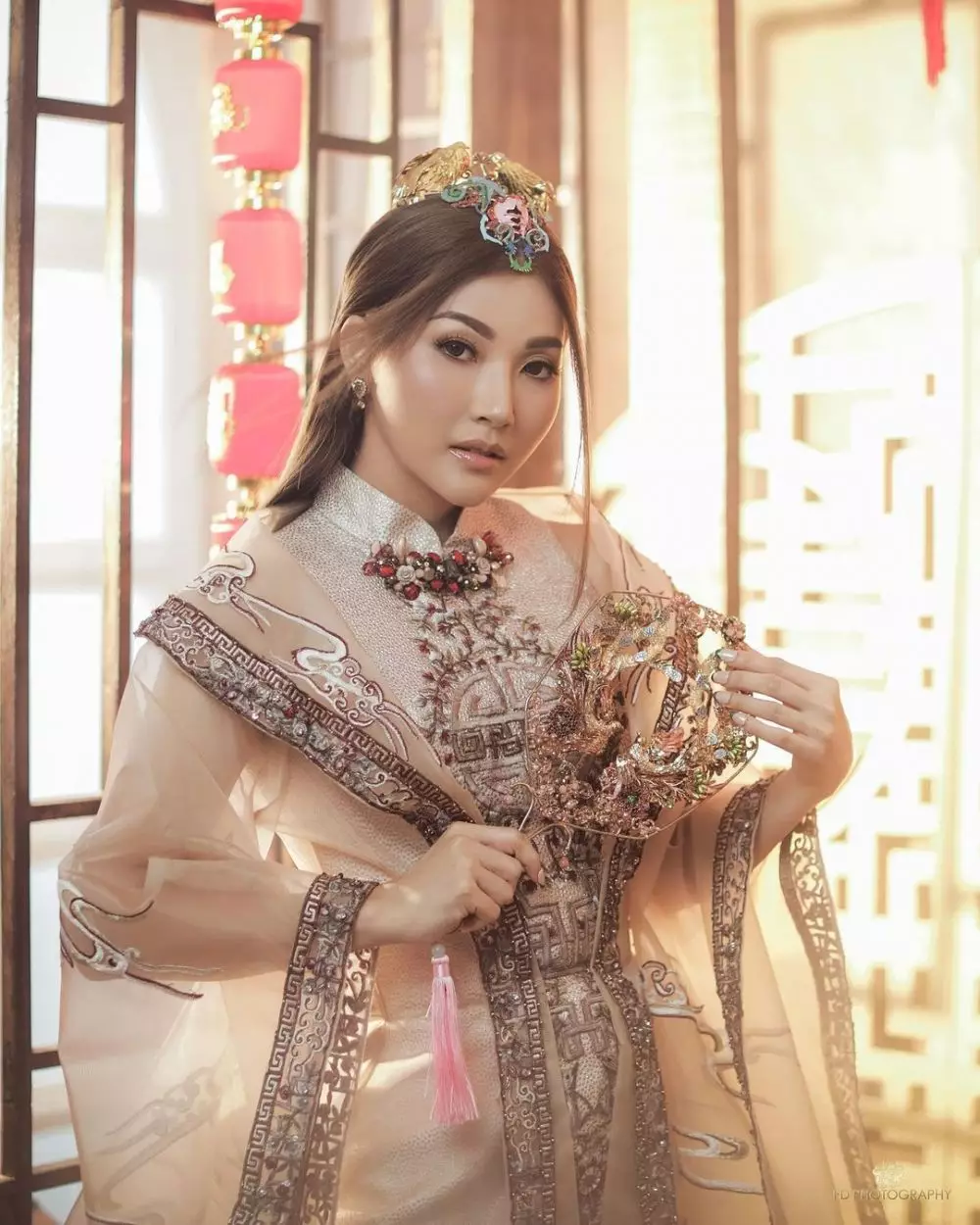 Gaya Sarwendah dalam nuansa Imlek © Instagram Gaya Sarwendah dalam nuansa Imlek © Instagram