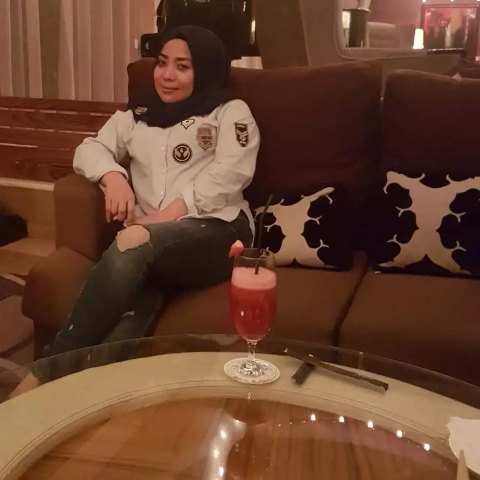 Potret Muzdalifah saat kenakan celana jeans Instagram Potret Muzdalifah saat kenakan celana jeans Instagram