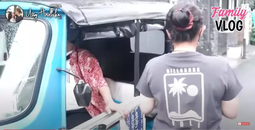 Momen Ussy Sulistiawaty kalap belanja di pasar Instagram dan YouTube Momen Ussy Sulistiawaty kalap belanja di pasar Instagram dan YouTube