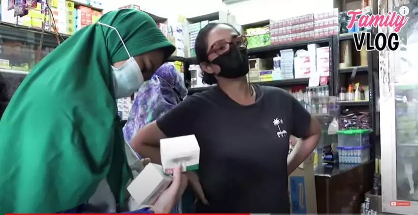 Momen Ussy Sulistiawaty kalap belanja di pasar Instagram dan YouTube Momen Ussy Sulistiawaty kalap belanja di pasar Instagram dan YouTube