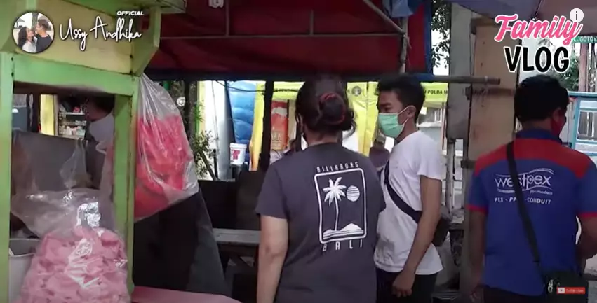 Momen Ussy Sulistiawaty kalap belanja di pasar Instagram dan YouTube Momen Ussy Sulistiawaty kalap belanja di pasar Instagram dan YouTube