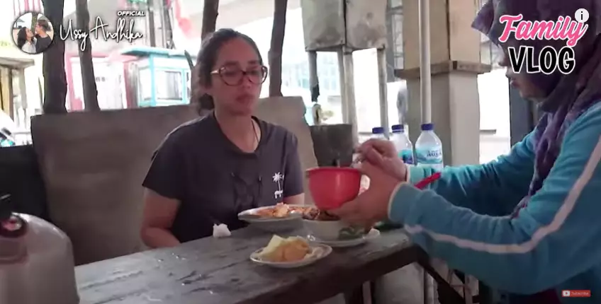 Momen Ussy Sulistiawaty kalap belanja di pasar Instagram dan YouTube Momen Ussy Sulistiawaty kalap belanja di pasar Instagram dan YouTube