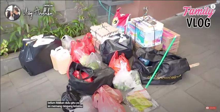 Momen Ussy Sulistiawaty kalap belanja di pasar Instagram dan YouTube Momen Ussy Sulistiawaty kalap belanja di pasar Instagram dan YouTube