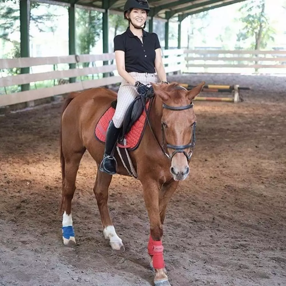 sarwendah pose bareng kuda © Instagram