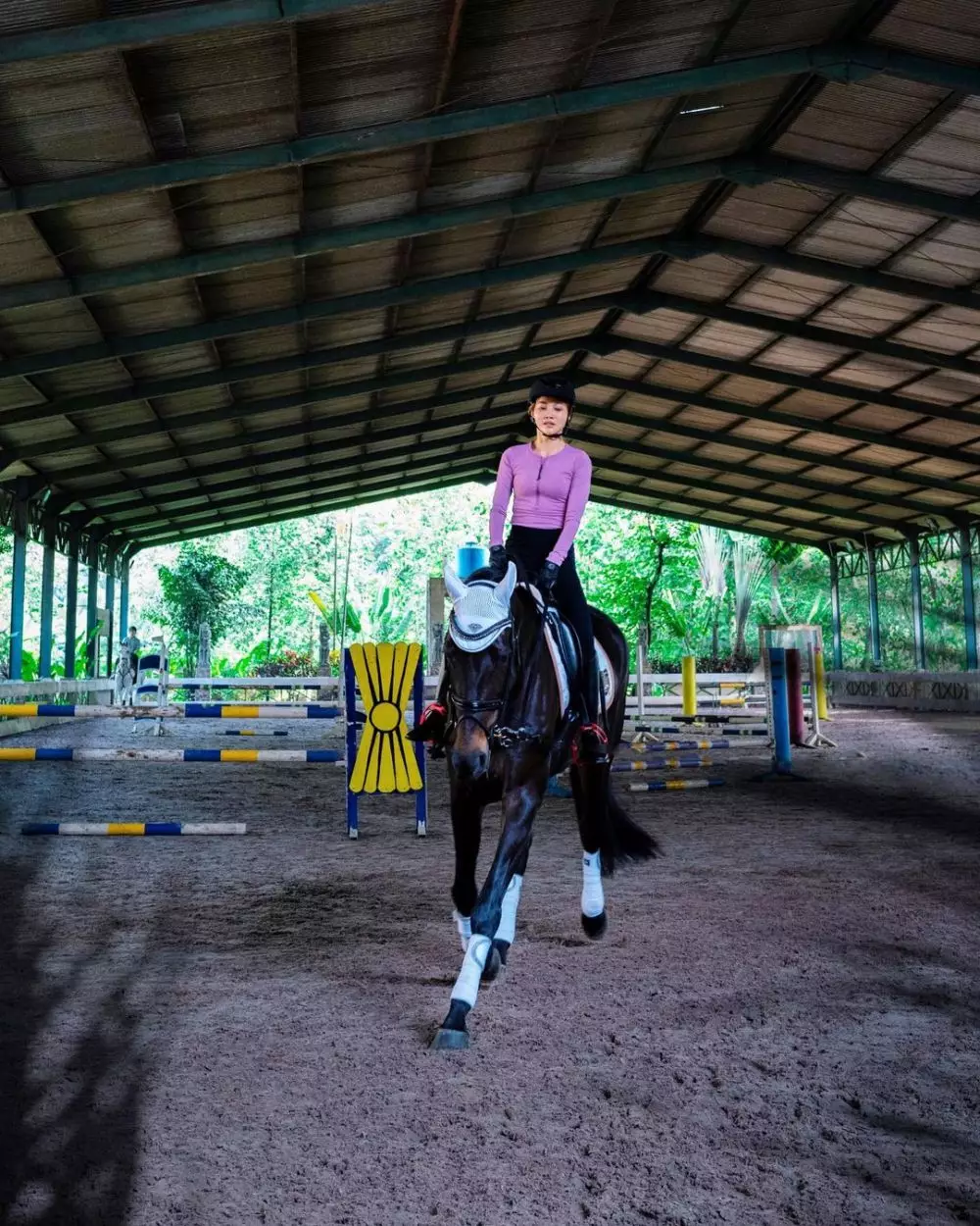 sarwendah pose bareng kuda © Instagram