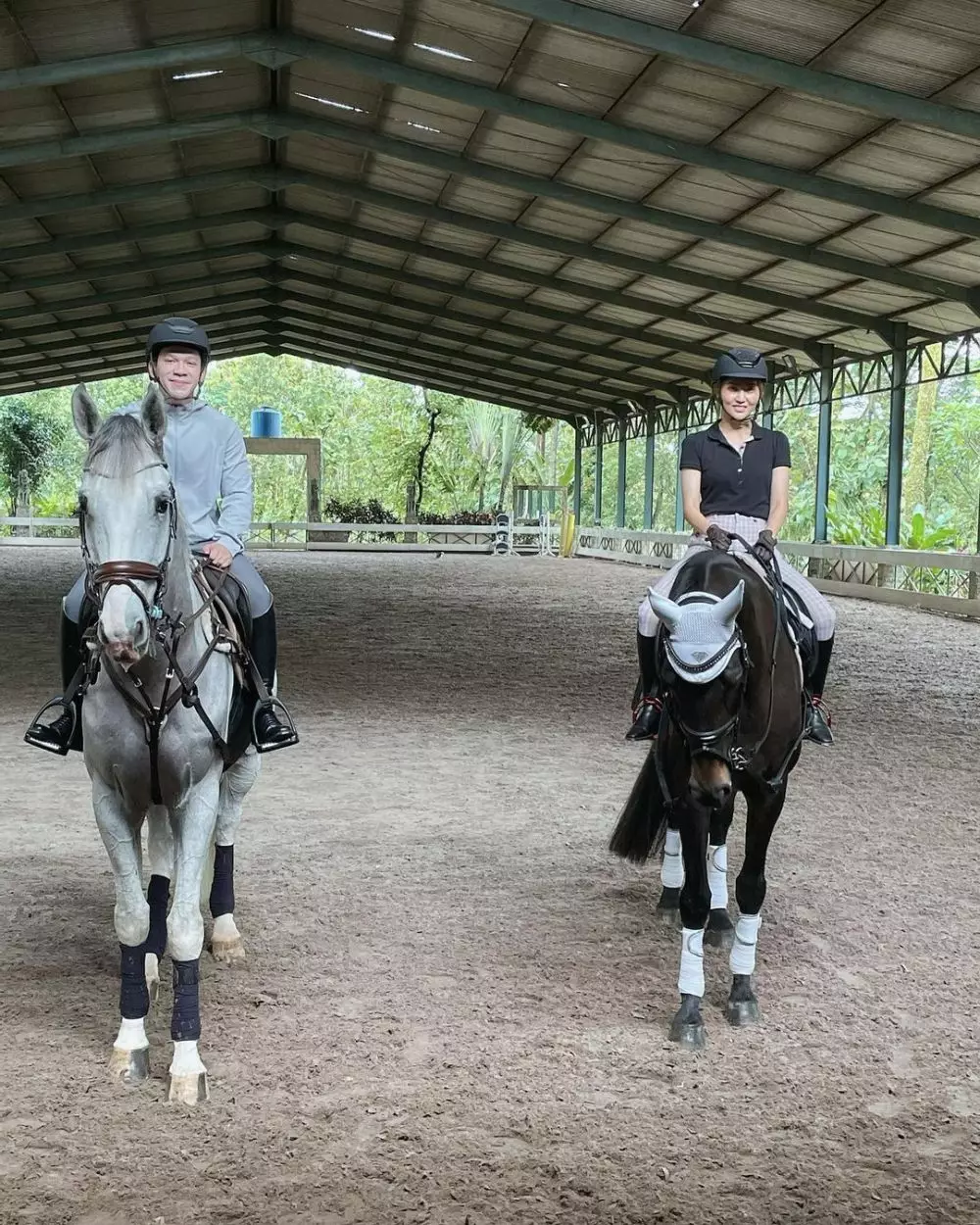 sarwendah pose bareng kuda © Instagram