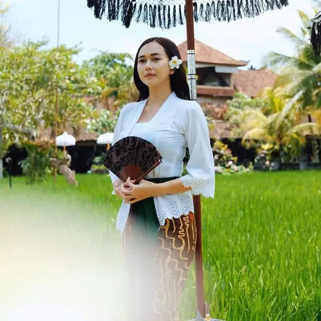 pemotretan seleb dengan busana adat bali © Instagram pemotretan seleb dengan busana adat bali © Instagram