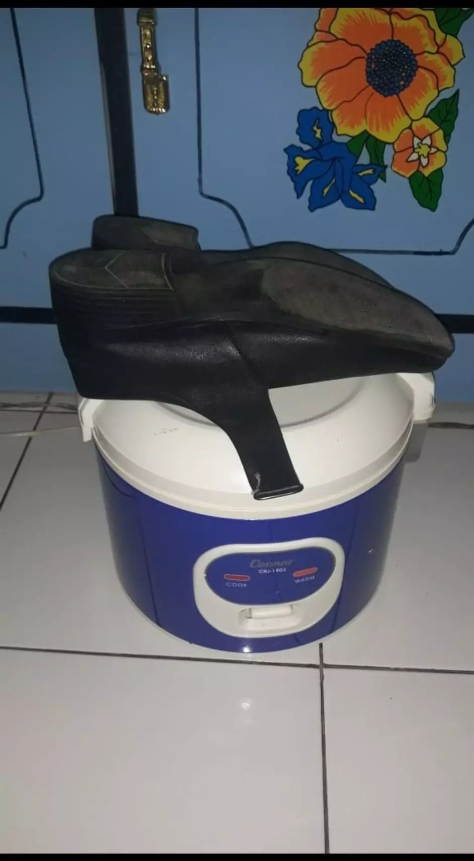 pemakaian rice cooker © berbagai sumber pemakaian rice cooker © berbagai sumber