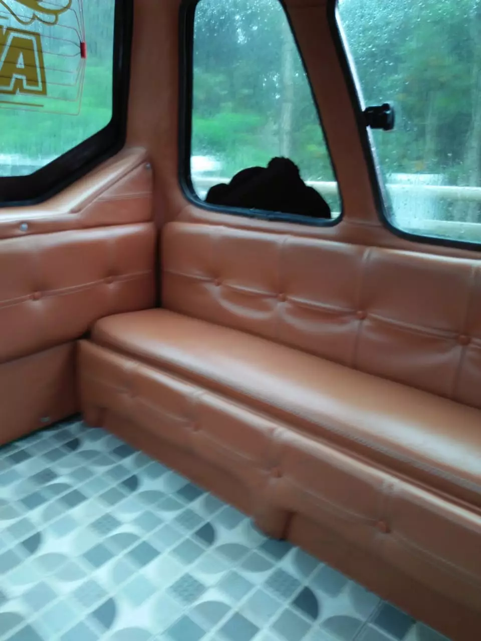 Potret interior angkot  © berbagai sumber Potret interior angkot  © berbagai sumber