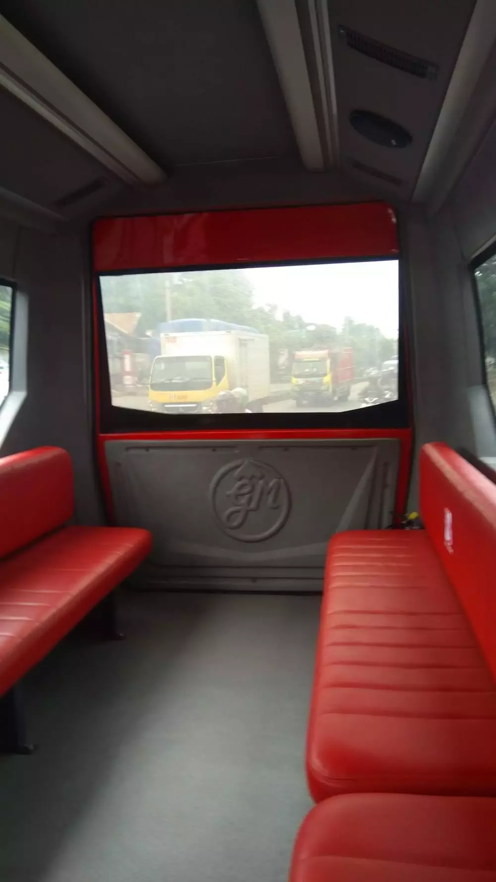 Potret interior angkot  © berbagai sumber Potret interior angkot  © berbagai sumber
