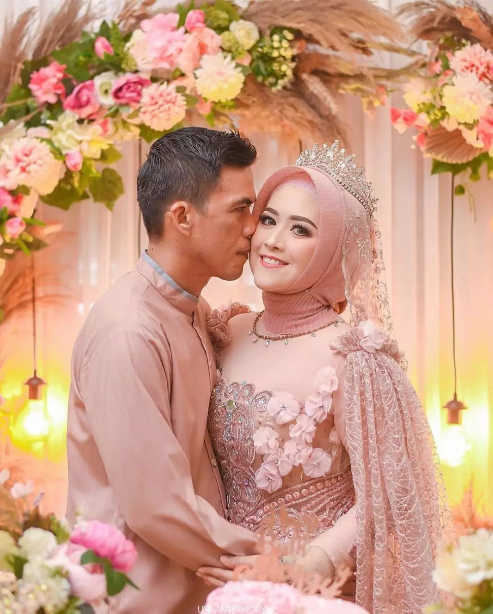 pasangan seleb dandan ala pengantin © 2021 brilio.net