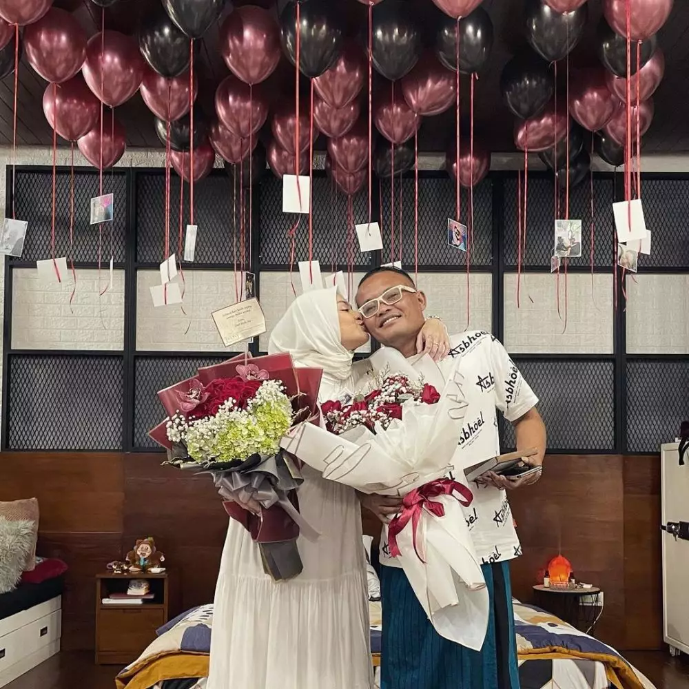 seleb dapat bunga Valentine © 2021 brilio.net seleb dapat bunga Valentine © 2021 brilio.net