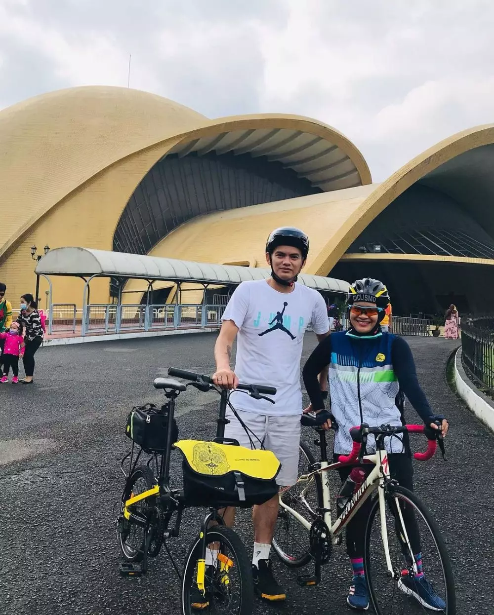 Ikke dan Karlie usai menikah © Instagram