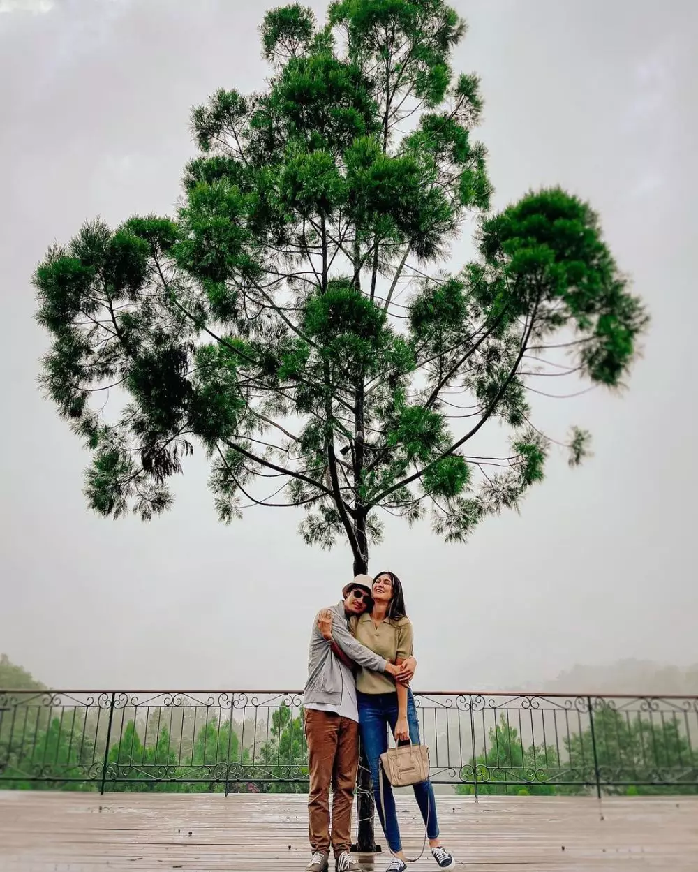 Pria dekat dengan Luna Maya © 2021 brilio.net