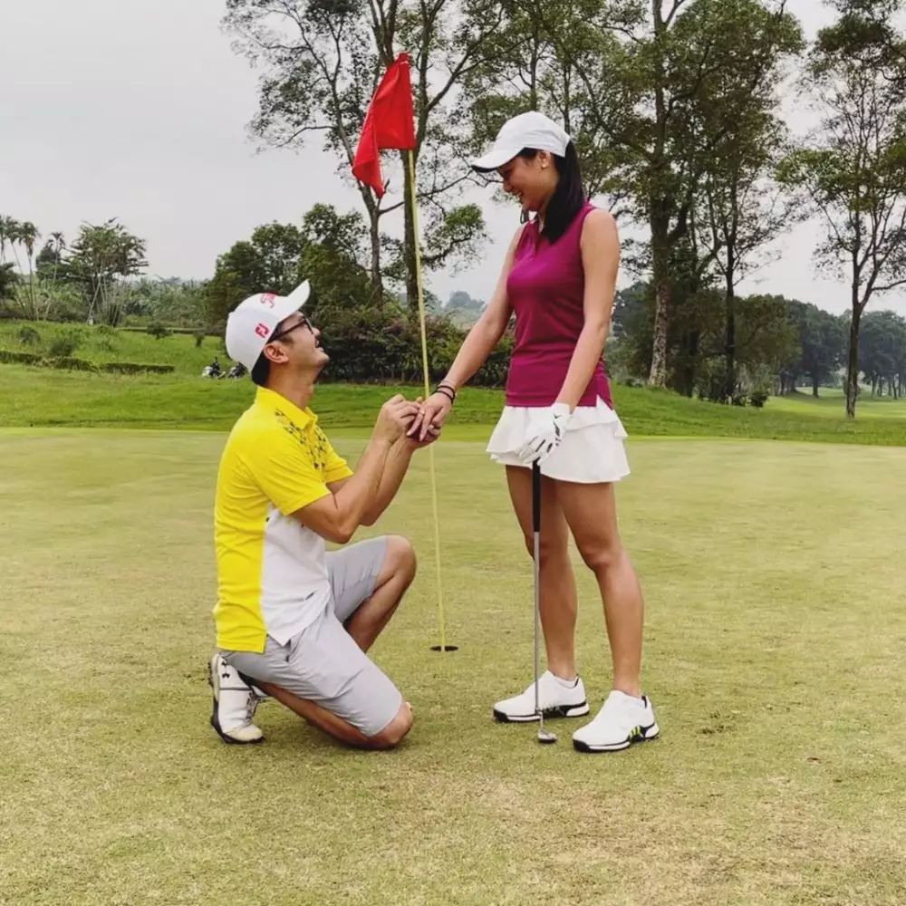 Momen Theresa Wienathan dilamar © 2021 brilio.net Momen Theresa Wienathan dilamar © 2021 brilio.net