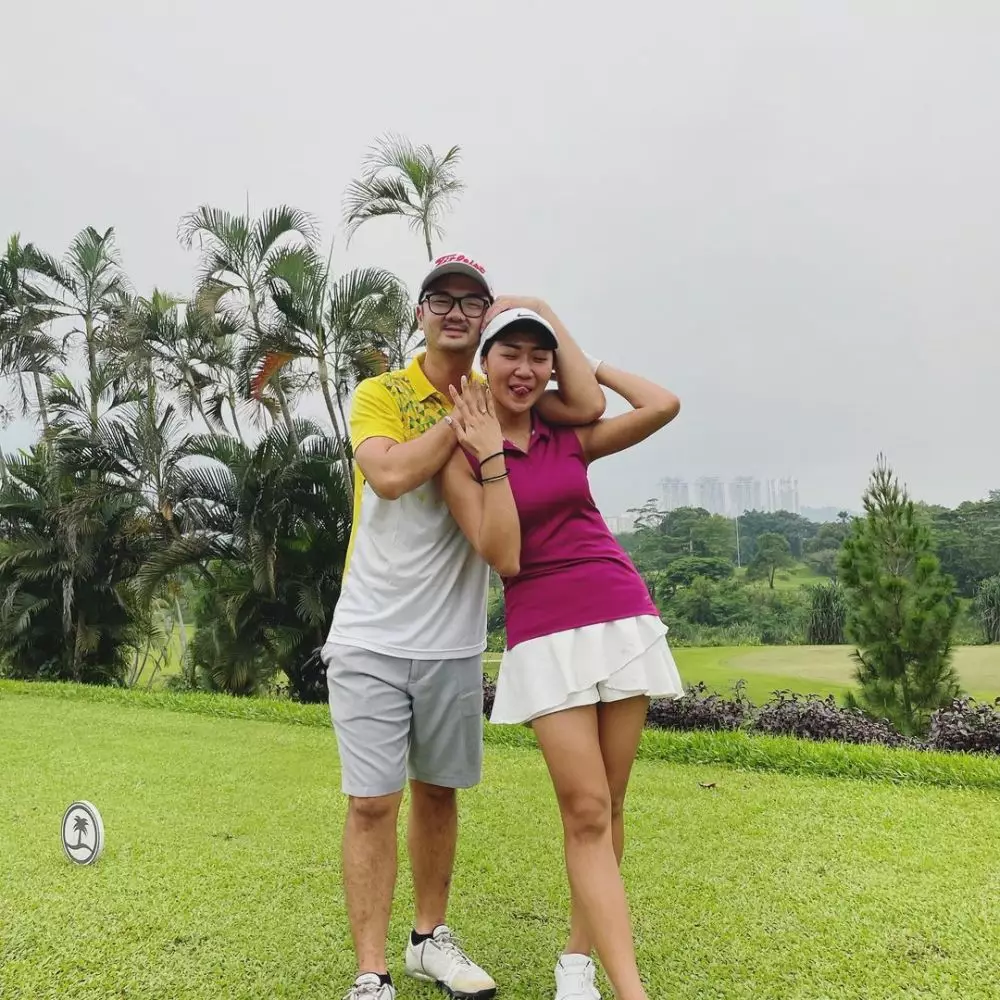 Momen Theresa Wienathan dilamar © 2021 brilio.net Momen Theresa Wienathan dilamar © 2021 brilio.net