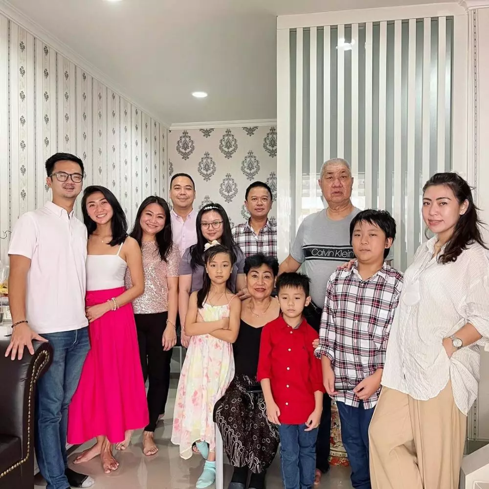 Momen Theresa Wienathan dilamar © 2021 brilio.net Momen Theresa Wienathan dilamar © 2021 brilio.net