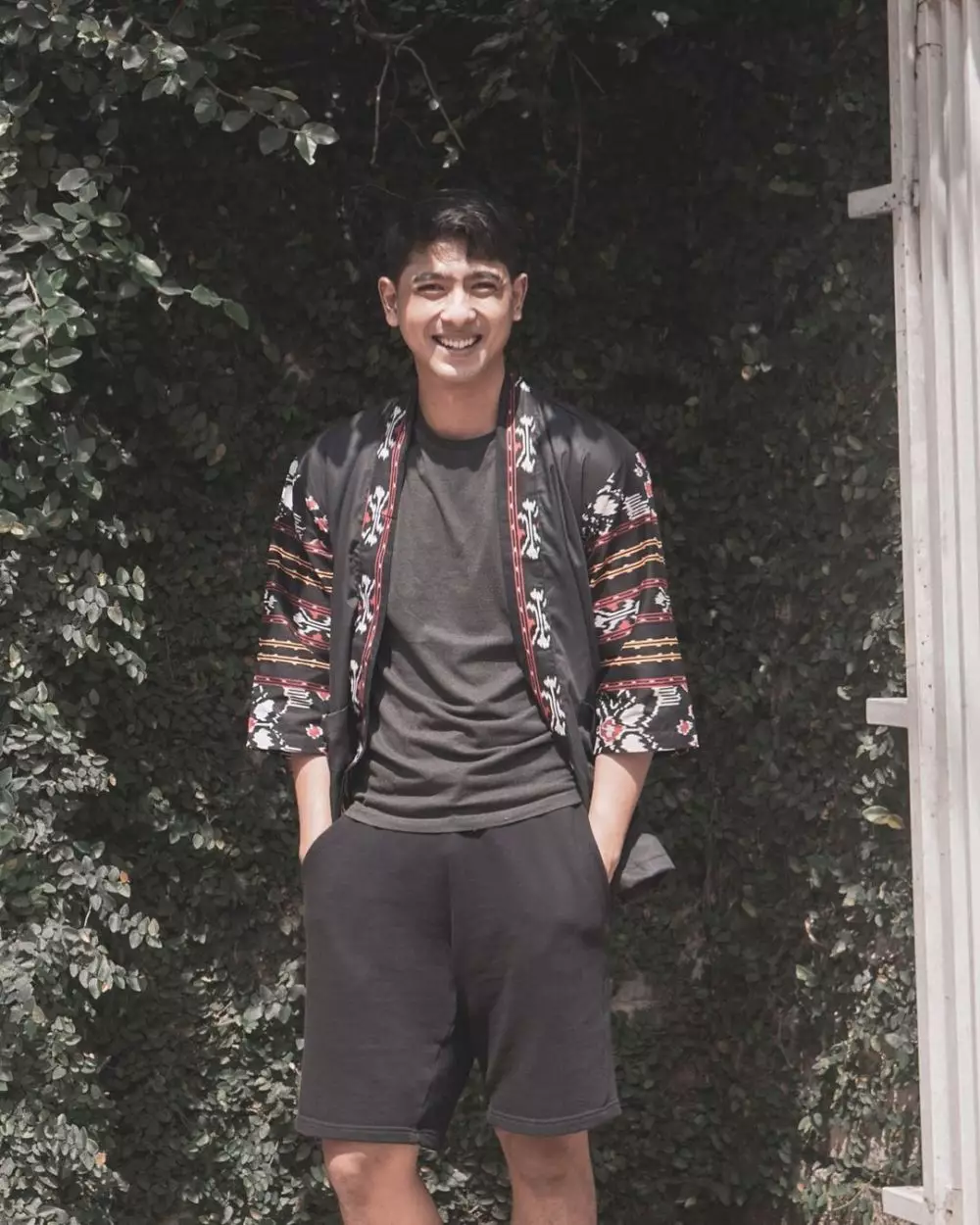 Gaya Arya Saloka ala anak ABG © Instagram