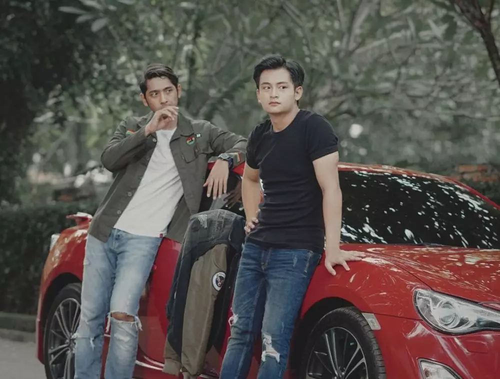 Gaya Arya Saloka ala anak ABG © Instagram