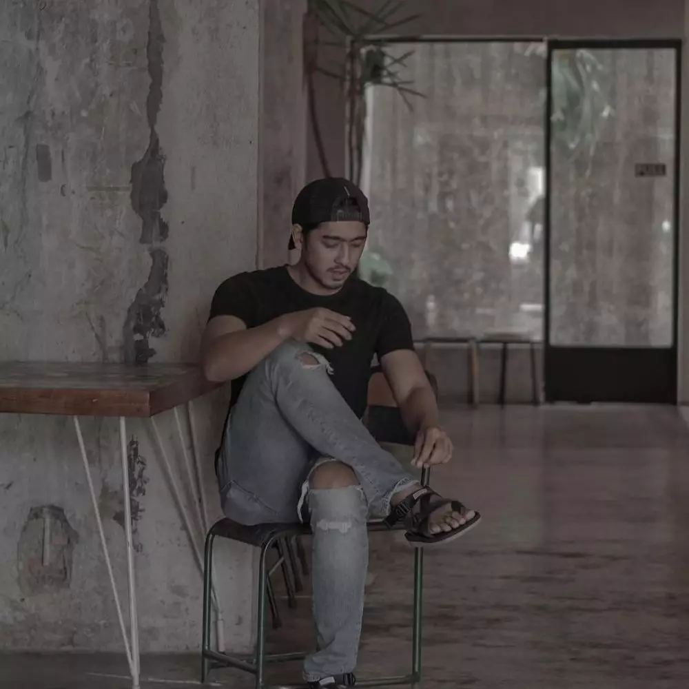 Gaya Arya Saloka ala anak ABG © Instagram