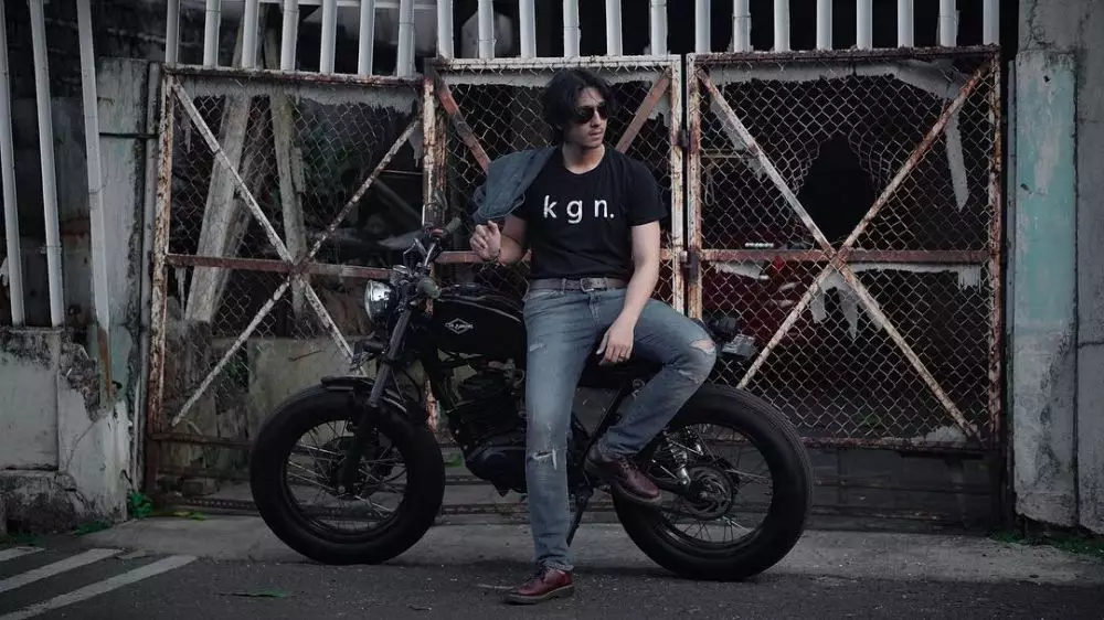 Gaya Arya Saloka ala anak ABG © Instagram