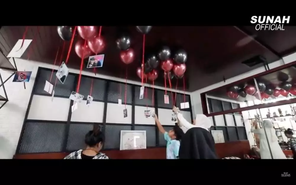 Nathalie Holscher beri kejutan Valentine ke Sule YouTube Nathalie Holscher beri kejutan Valentine ke Sule YouTube