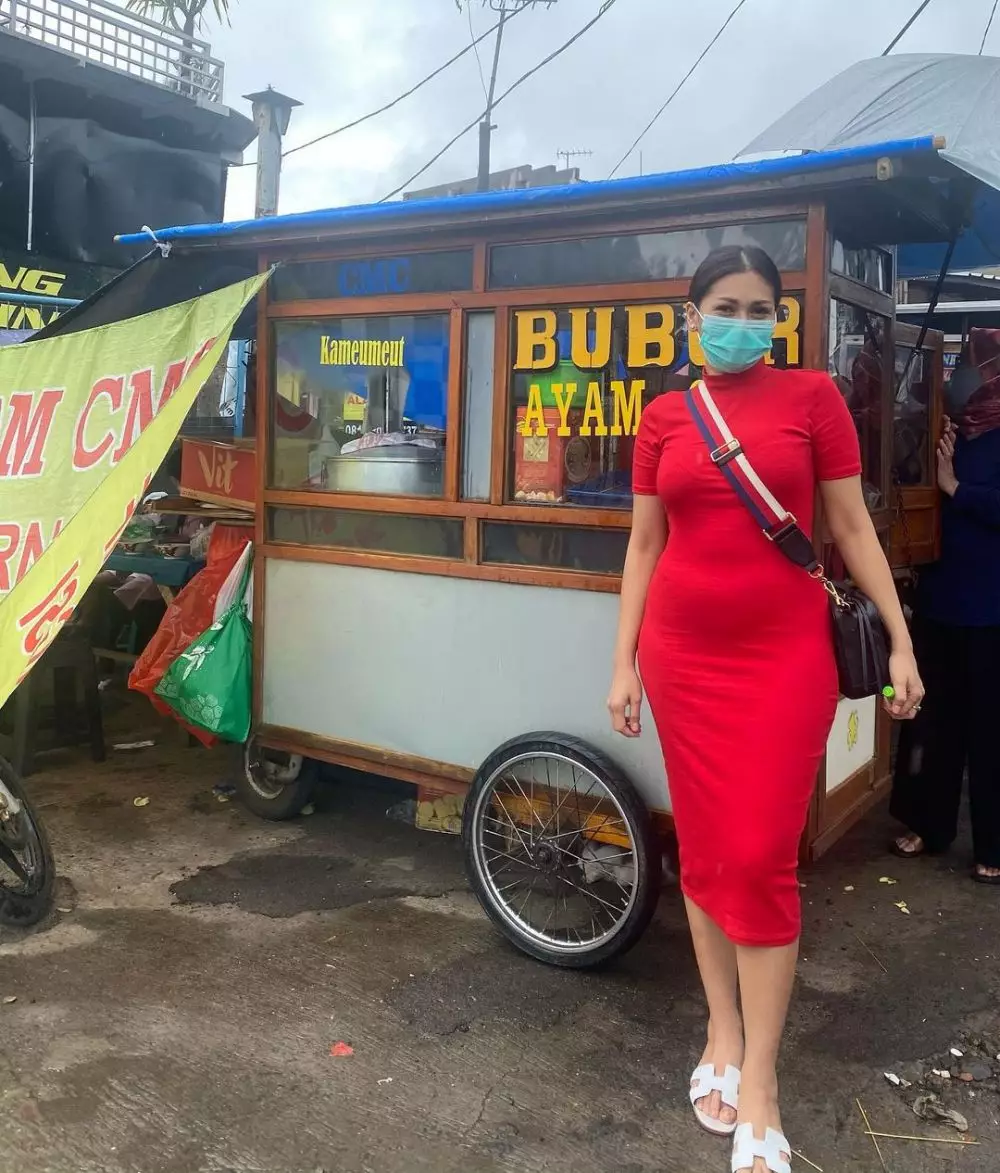 ootd hamil tata janeeta © Instagram ootd hamil tata janeeta © Instagram