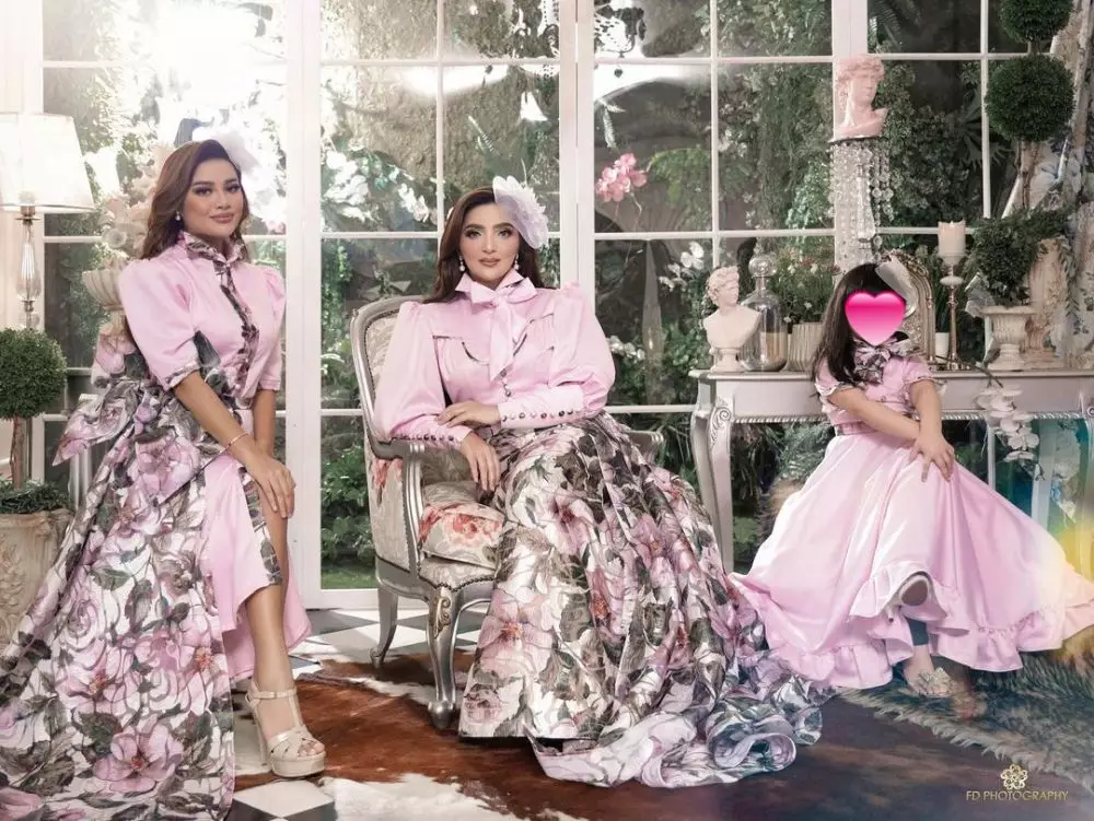 Pemotretan keluarga Hermansyah bertema valentine © Instagram