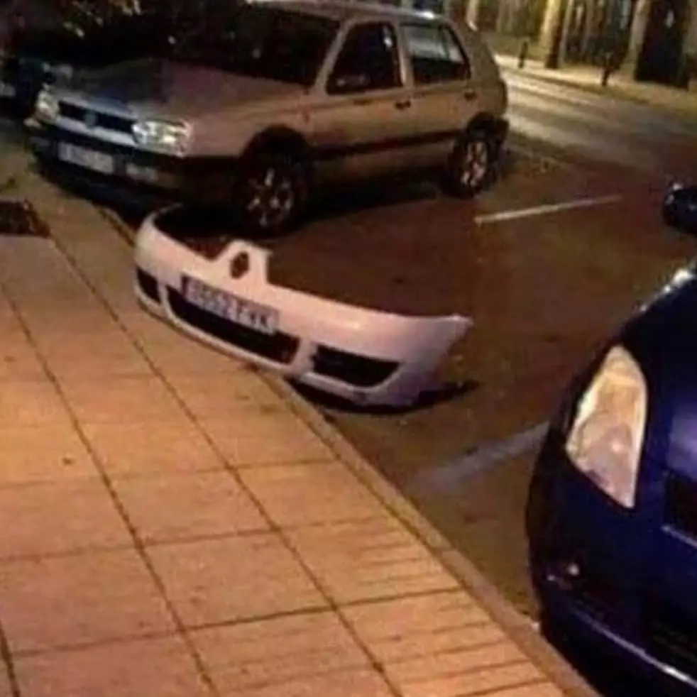 penampakan absurd di tempat parkir © Berbagai Sumber