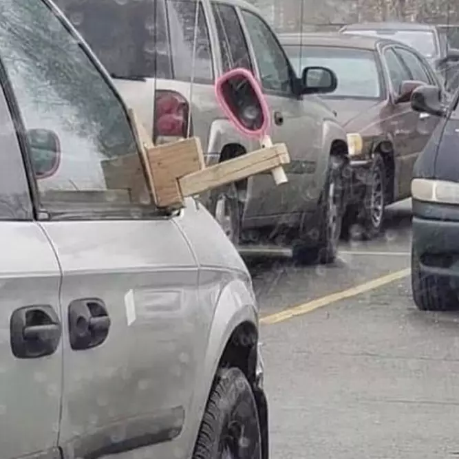 penampakan absurd di tempat parkir © Berbagai Sumber