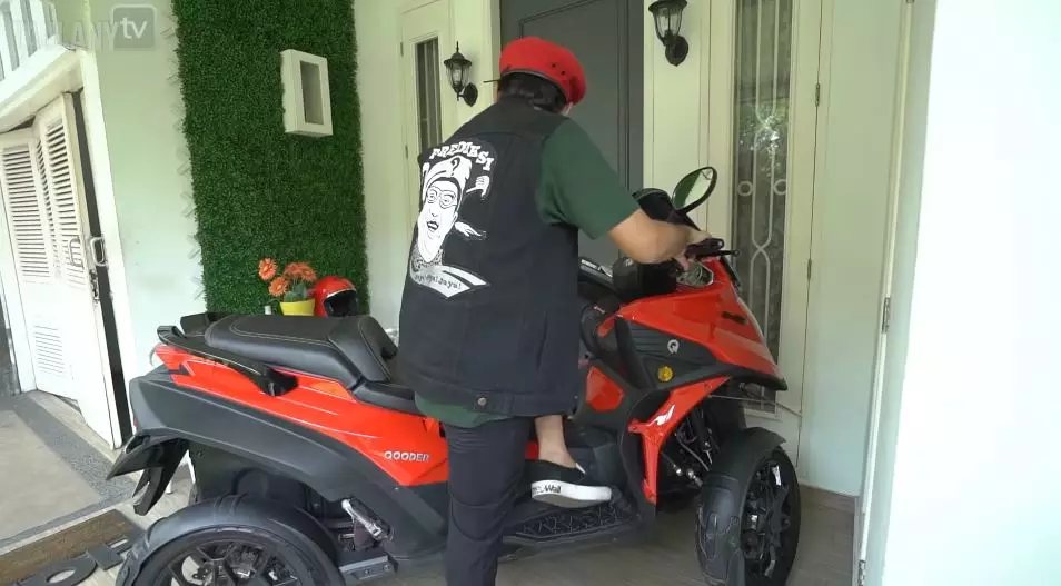 10 potret rumah Ferry Maryadi © YouTube