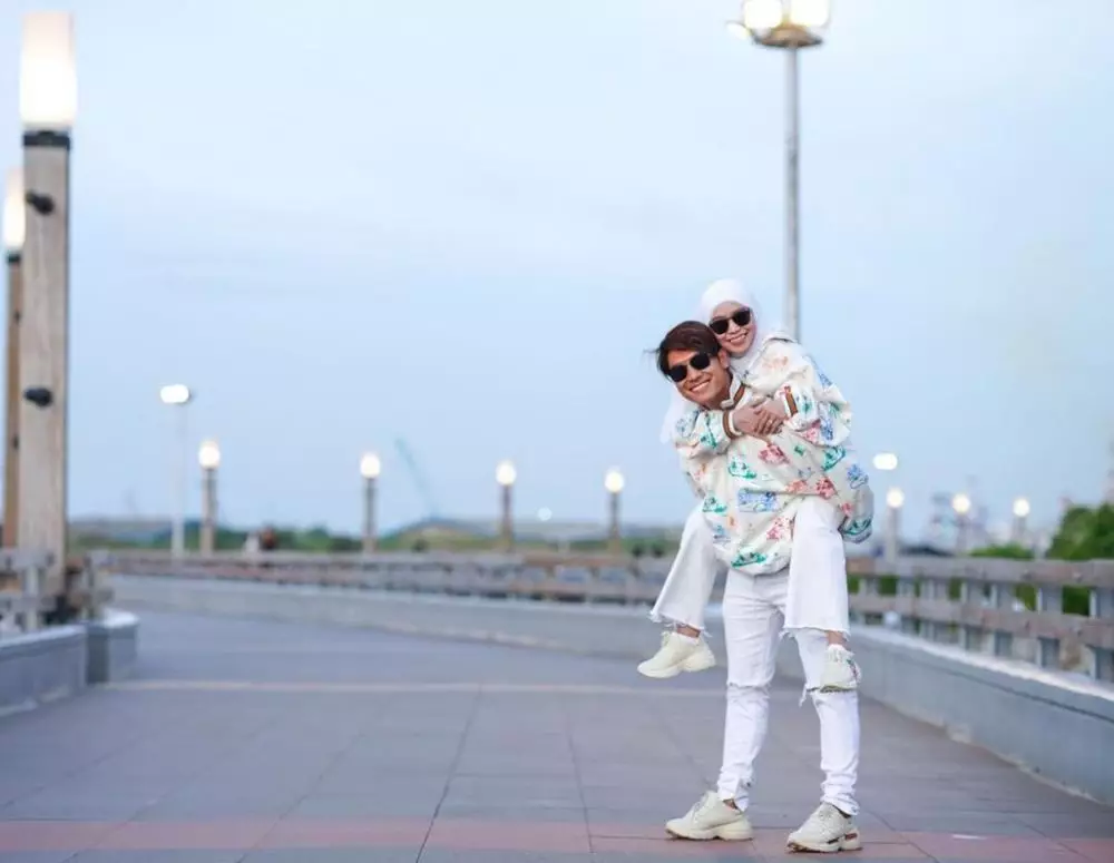 Lesty Kejora dan Rizky Billar pakai baju senada © 2021 brilio.net