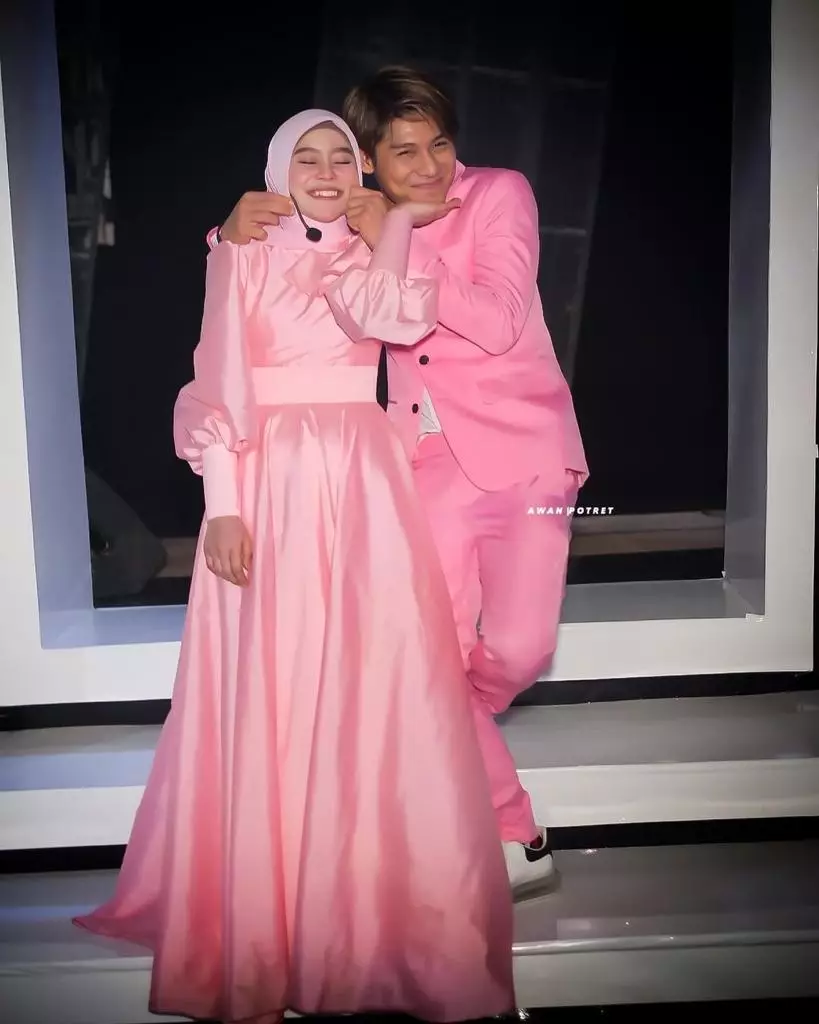 Lesty Kejora dan Rizky Billar pakai baju senada © 2021 brilio.net