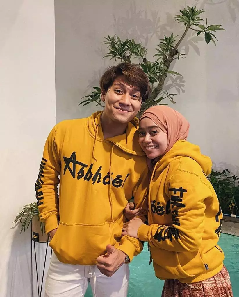 Lesty Kejora dan Rizky Billar pakai baju senada © 2021 brilio.net