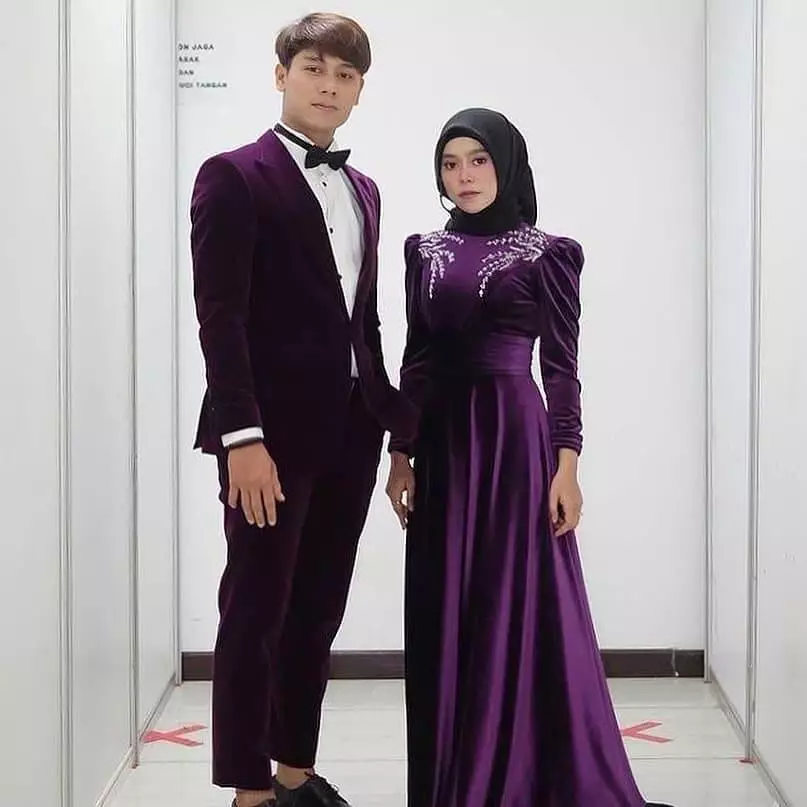 Lesty Kejora dan Rizky Billar pakai baju senada © 2021 brilio.net