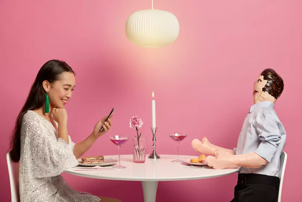 7 Ide kencan virtual buat kamu pejuang LDR, manfaatkan dual-view video berbagai sumber 7 Ide kencan virtual buat kamu pejuang LDR, manfaatkan dual-view video berbagai sumber