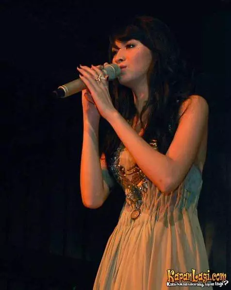 Potret transformasi Donita di awal karier © 2021 brilio.net Potret transformasi Donita di awal karier © 2021 brilio.net