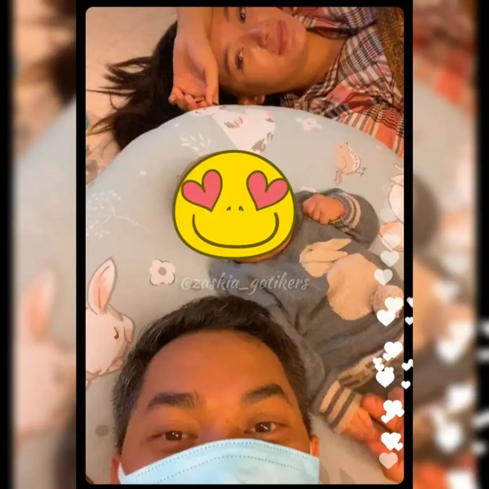 Momen Zaskia Gotik momong anak © Instagram