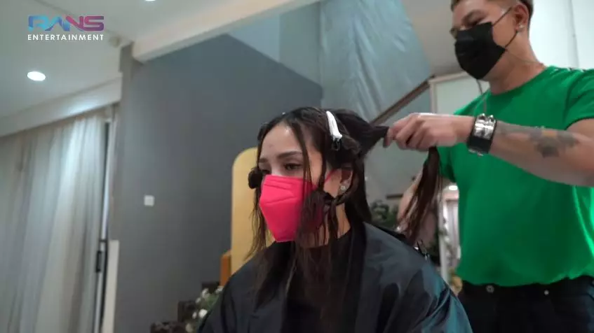 Nagita Slavina ubah gaya rambut © Instagram & YouTube