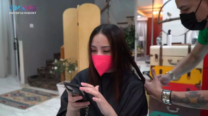 Nagita Slavina ubah gaya rambut © Instagram & YouTube