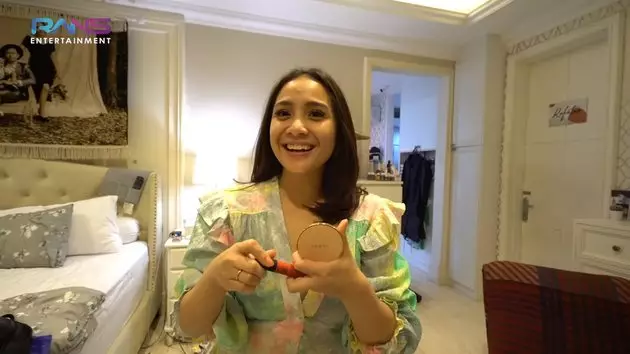 Nagita Slavina ubah gaya rambut © Instagram & YouTube