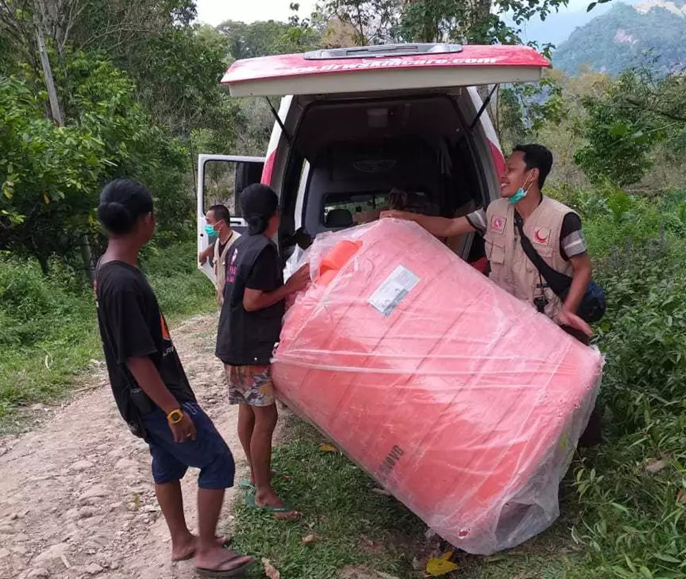 Bantu korban gempa tim relawan bangun toilet © 2021 brilio.net